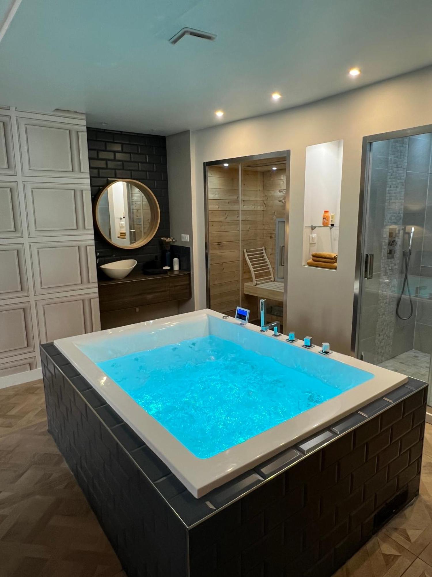 Appartement Avec Jacuzzi Sauna & Home Cinema - Nid D'Angers Exterior foto